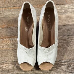 TOMS Women's Tan Peep Toe Wedges